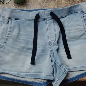 Levi's shorys